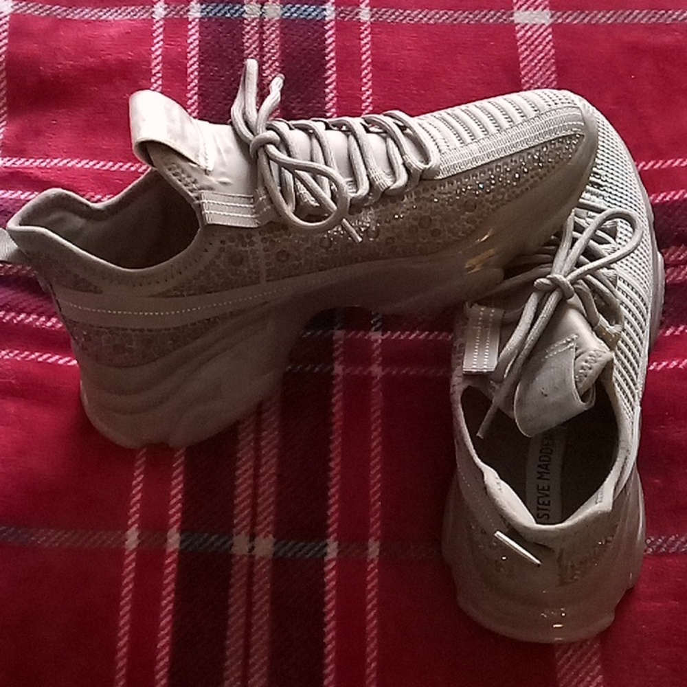 Shoes - Picture 2 of 4